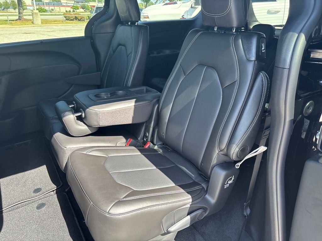 2027 Chrysler Pacifica PACIFICA SELECT