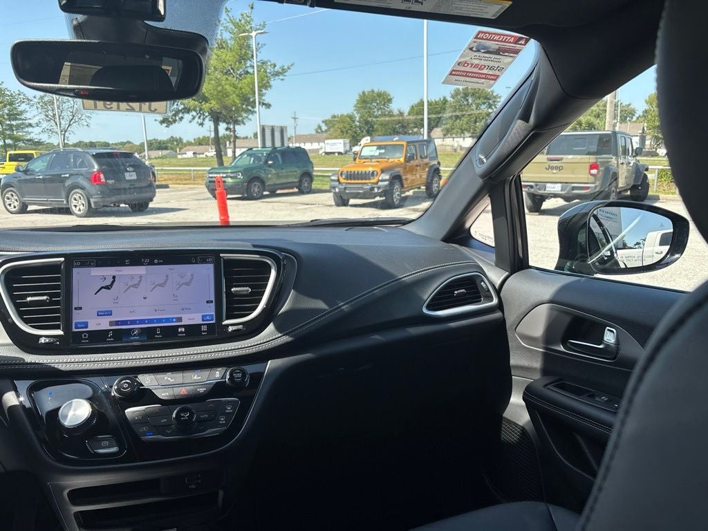 2027 Chrysler Pacifica PACIFICA SELECT