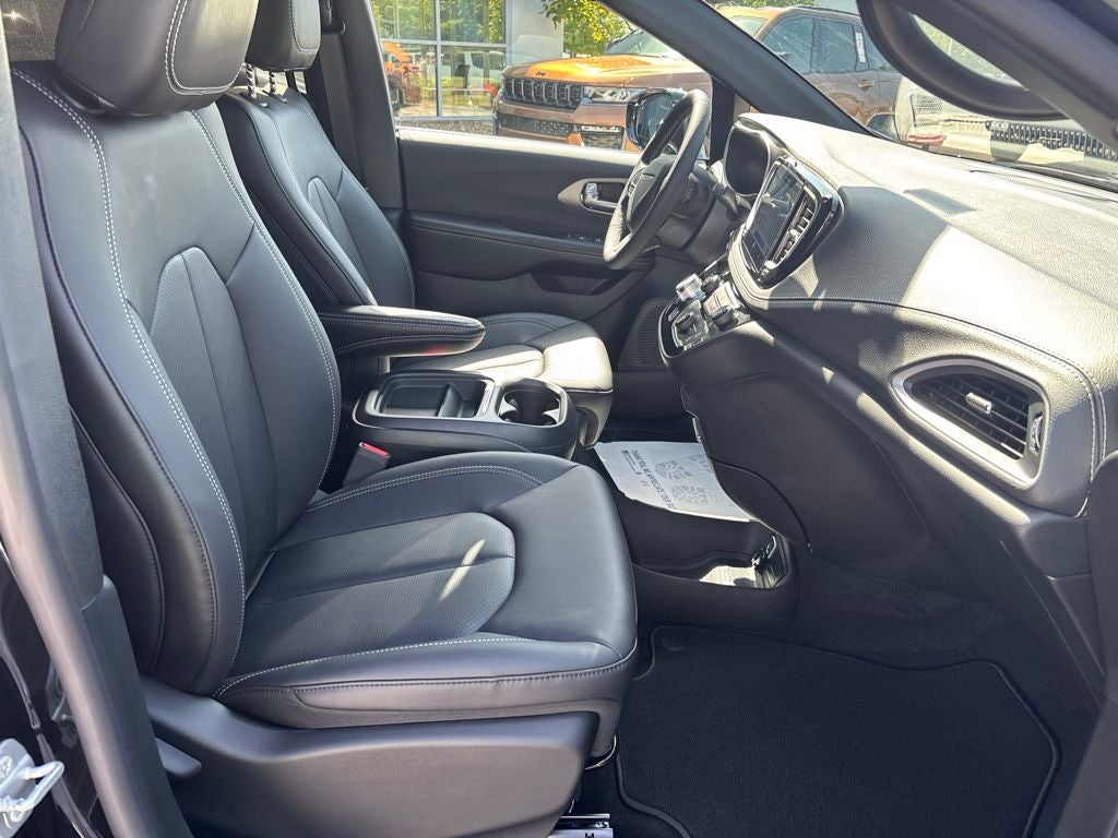 2027 Chrysler Pacifica PACIFICA SELECT