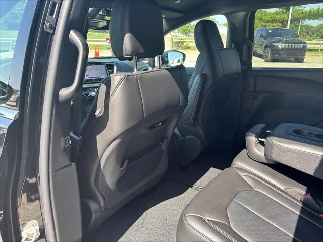 2027 Chrysler Pacifica PACIFICA SELECT