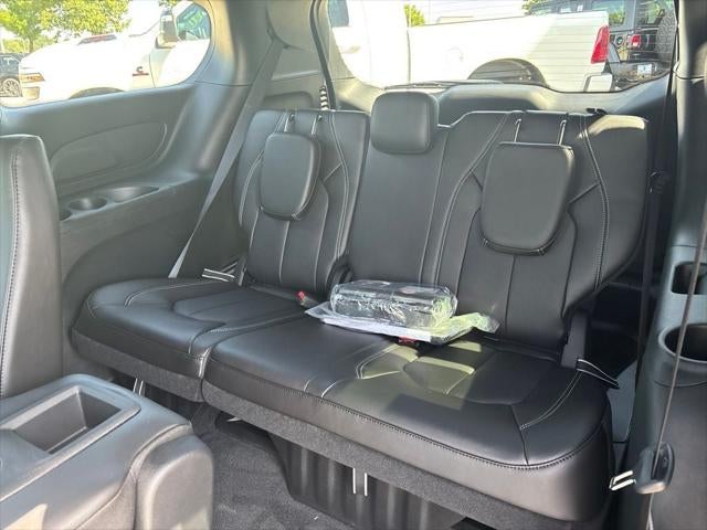 2027 Chrysler Pacifica PACIFICA SELECT
