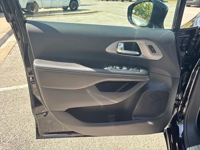 2027 Chrysler Pacifica PACIFICA SELECT