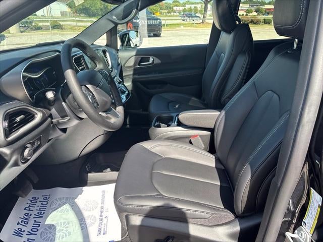 2027 Chrysler Pacifica PACIFICA SELECT