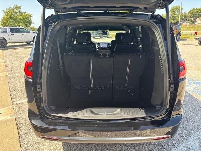 2027 Chrysler Pacifica PACIFICA SELECT