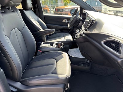 2027 Chrysler Pacifica PACIFICA SELECT
