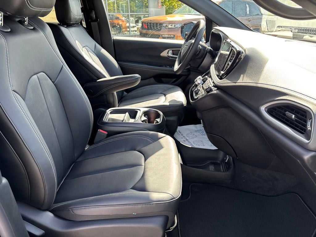 2027 Chrysler Pacifica PACIFICA SELECT