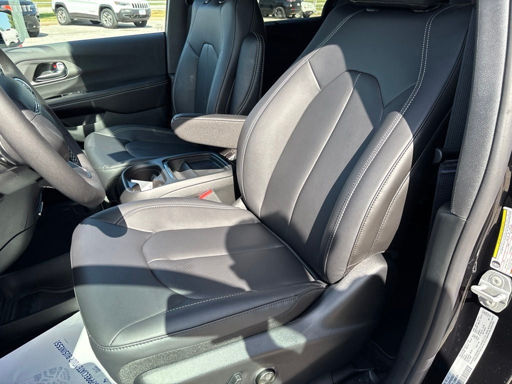 2027 Chrysler Pacifica PACIFICA SELECT