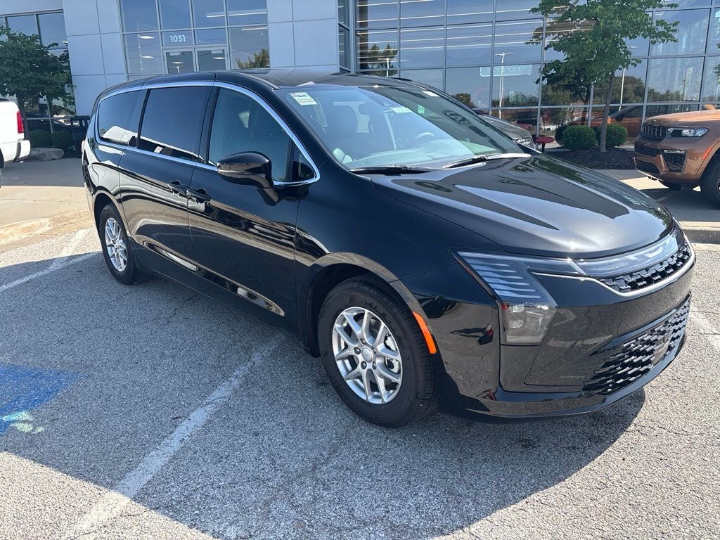 2027 Chrysler Pacifica PACIFICA SELECT