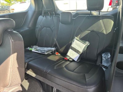 2027 Chrysler Pacifica PACIFICA SELECT