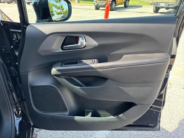 2027 Chrysler Pacifica PACIFICA SELECT