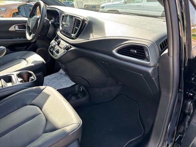 2027 Chrysler Pacifica PACIFICA SELECT