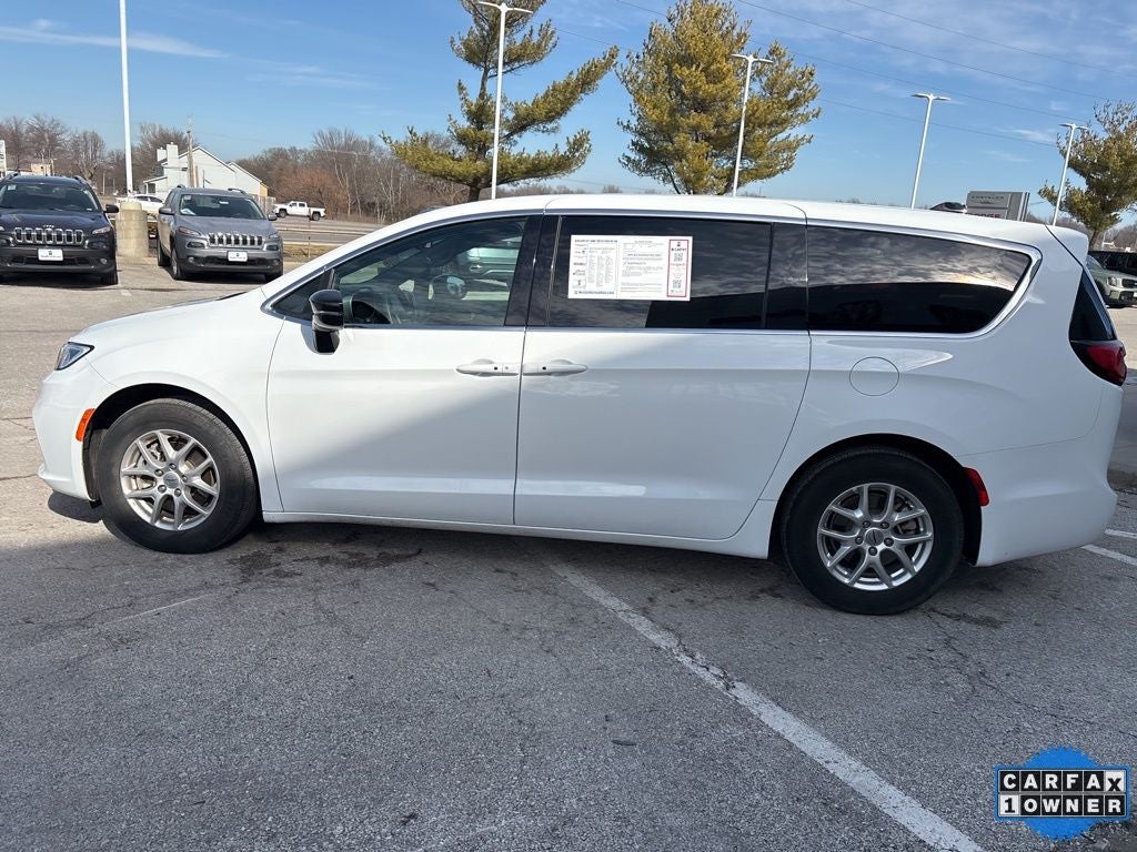 2025 Chrysler Pacifica Select