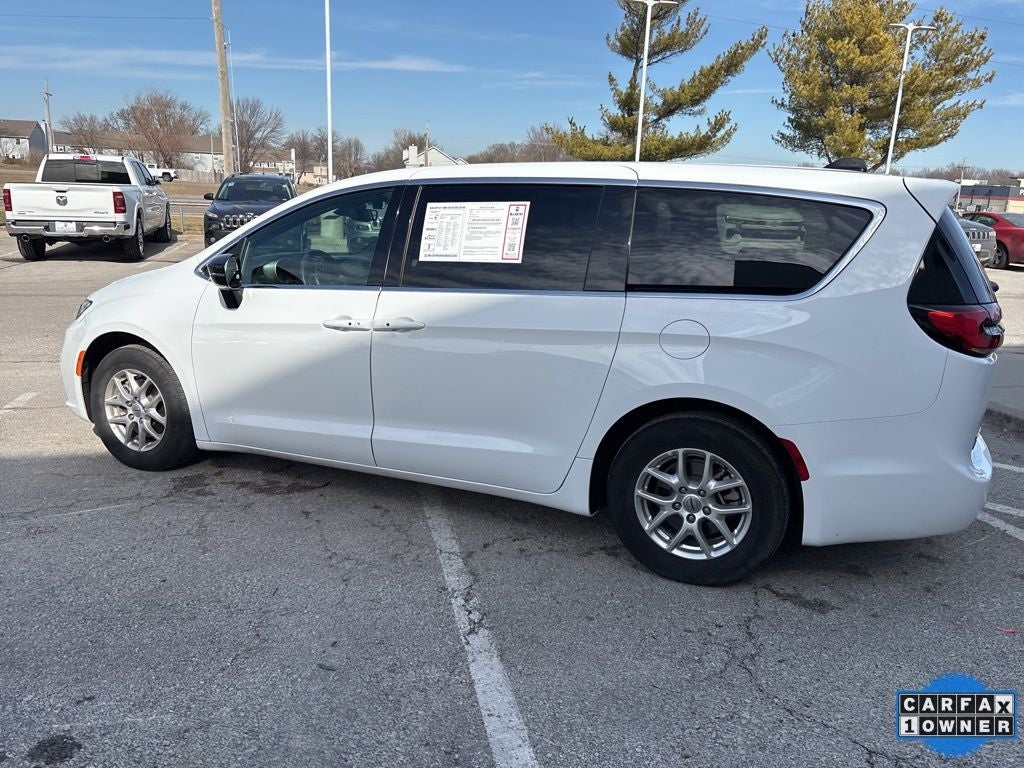 2025 Chrysler Pacifica Select