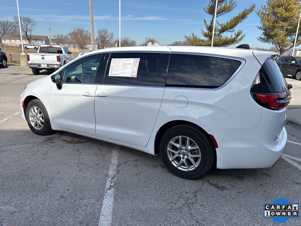 2025 Chrysler Pacifica Select