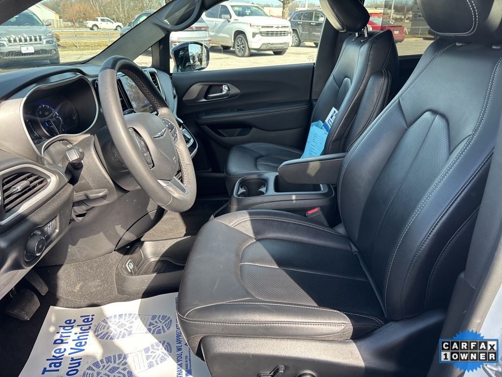 2025 Chrysler Pacifica Select