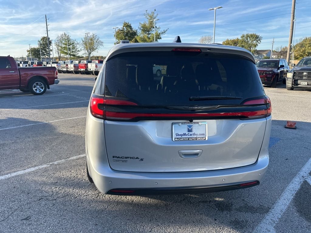 2026 Chrysler Pacifica Select