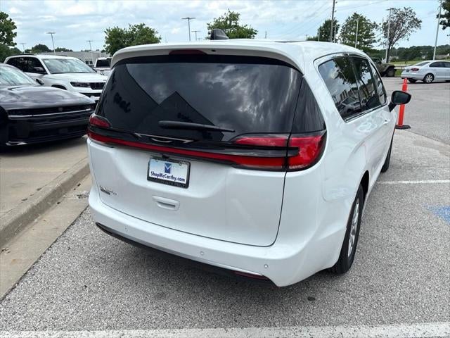 2027 Chrysler Pacifica PACIFICA SELECT