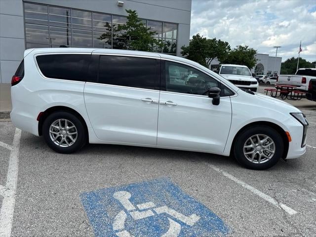 2027 Chrysler Pacifica PACIFICA SELECT
