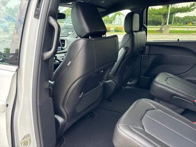 2027 Chrysler Pacifica PACIFICA SELECT
