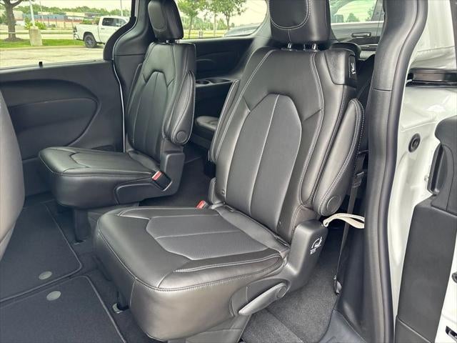 2027 Chrysler Pacifica PACIFICA SELECT