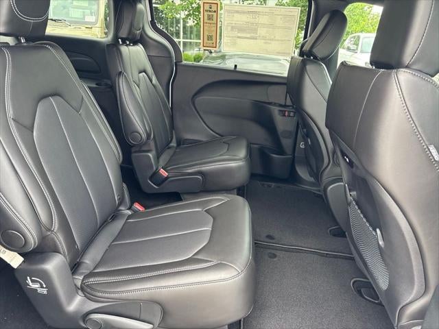 2027 Chrysler Pacifica PACIFICA SELECT