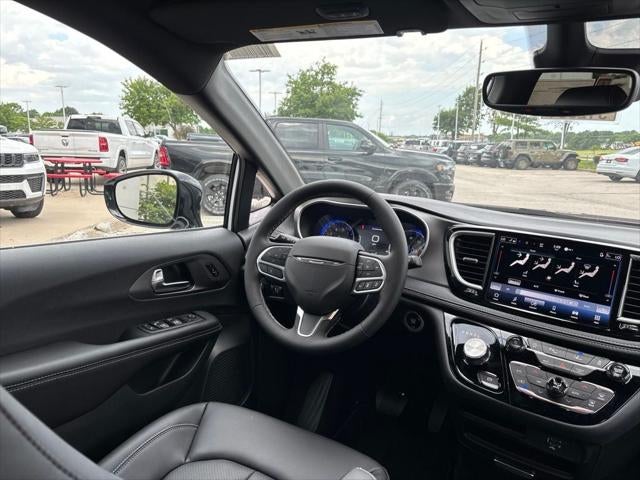 2027 Chrysler Pacifica PACIFICA SELECT