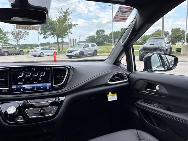 2027 Chrysler Pacifica PACIFICA SELECT
