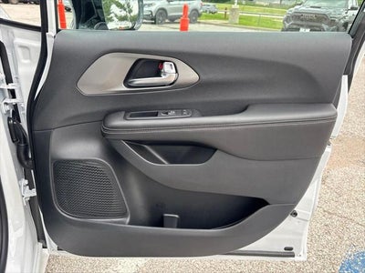 2027 Chrysler Pacifica PACIFICA SELECT
