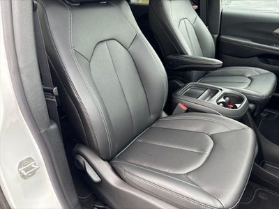 2027 Chrysler Pacifica PACIFICA SELECT
