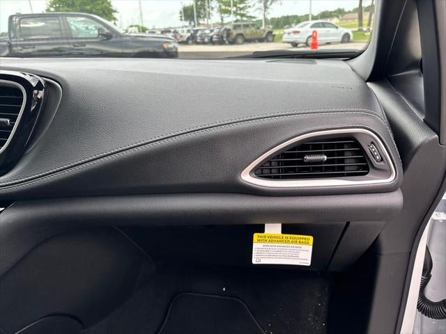 2027 Chrysler Pacifica PACIFICA SELECT