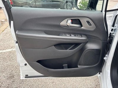 2027 Chrysler Pacifica PACIFICA SELECT
