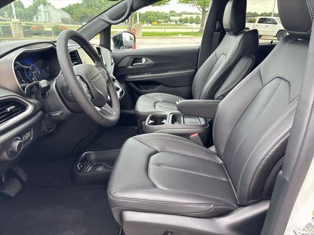 2027 Chrysler Pacifica PACIFICA SELECT
