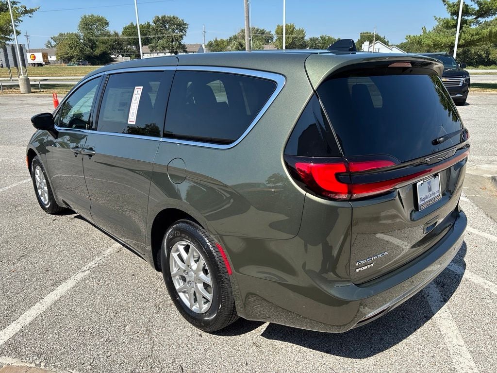 2027 Chrysler Pacifica Select