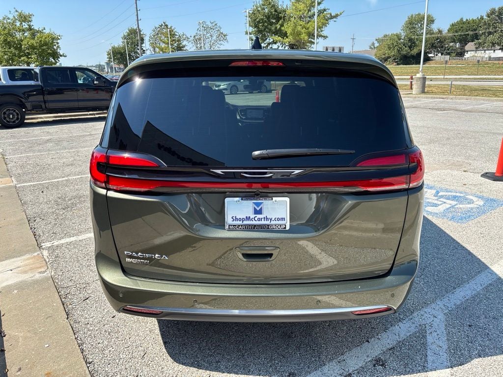 2027 Chrysler Pacifica Select