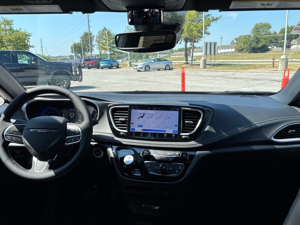 2027 Chrysler Pacifica Select