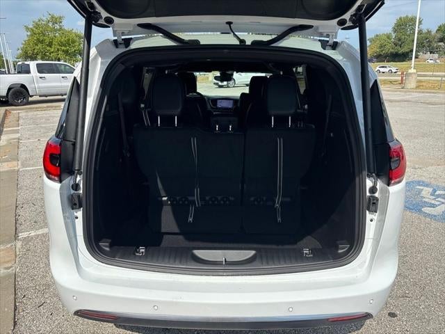 2027 Chrysler Pacifica PACIFICA SELECT