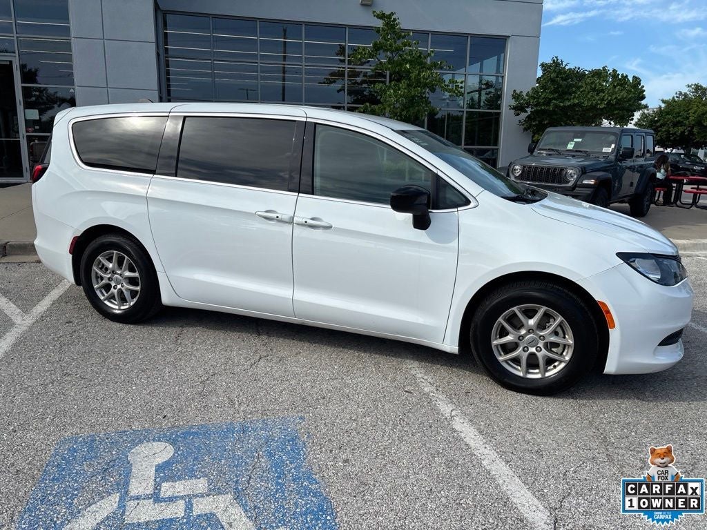 2024 Chrysler Voyager LX