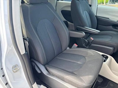 2024 Chrysler Voyager LX