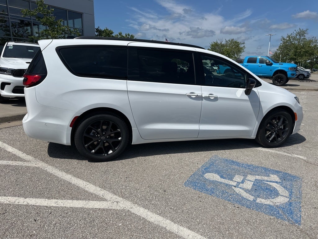 2025 Chrysler Pacifica Limited