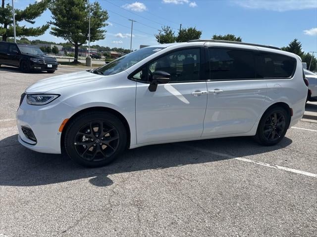 2025 Chrysler Pacifica PACIFICA LIMITED