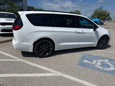 2025 Chrysler Pacifica PACIFICA LIMITED