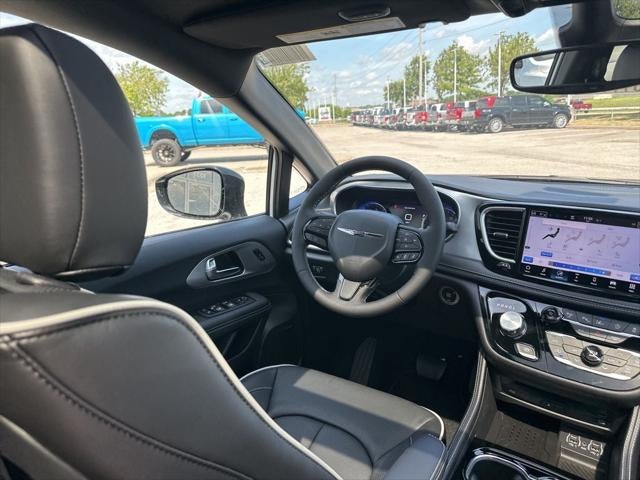 2025 Chrysler Pacifica PACIFICA LIMITED
