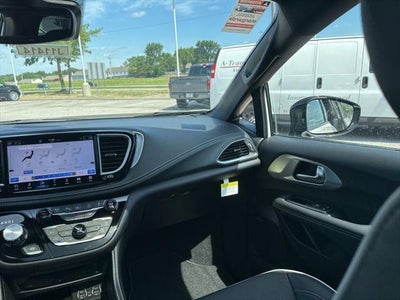 2025 Chrysler Pacifica PACIFICA LIMITED