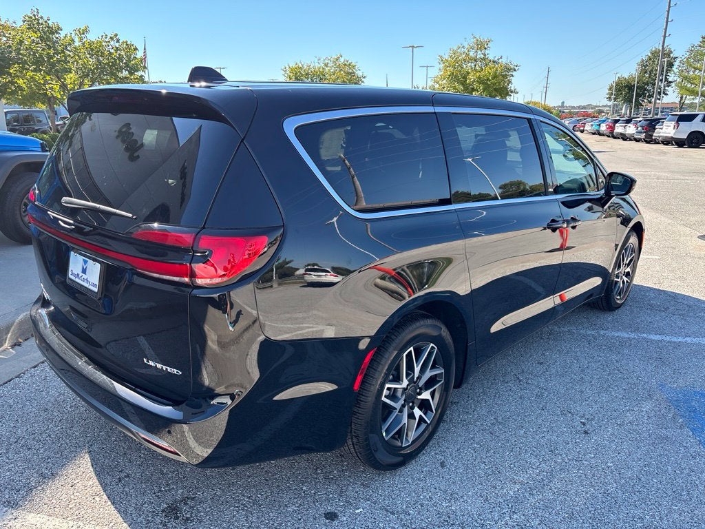 2027 Chrysler Pacifica PACIFICA LIMITED