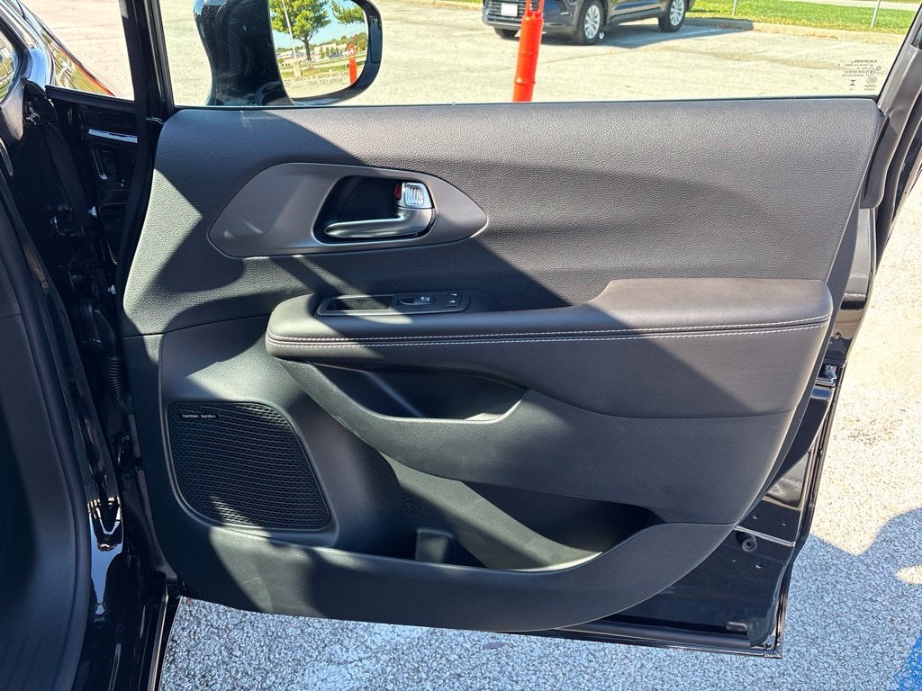 2027 Chrysler Pacifica PACIFICA LIMITED