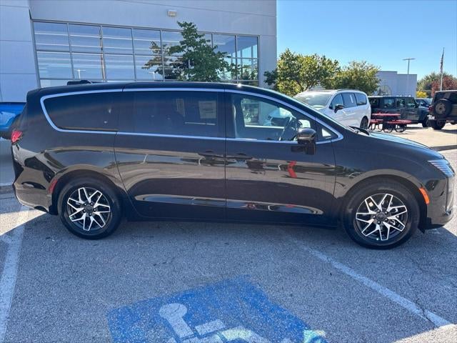 2027 Chrysler Pacifica PACIFICA LIMITED