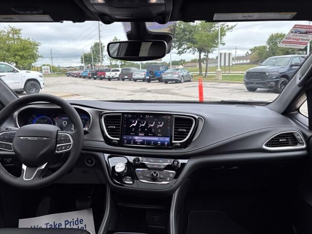 2027 Chrysler Pacifica PACIFICA LIMITED