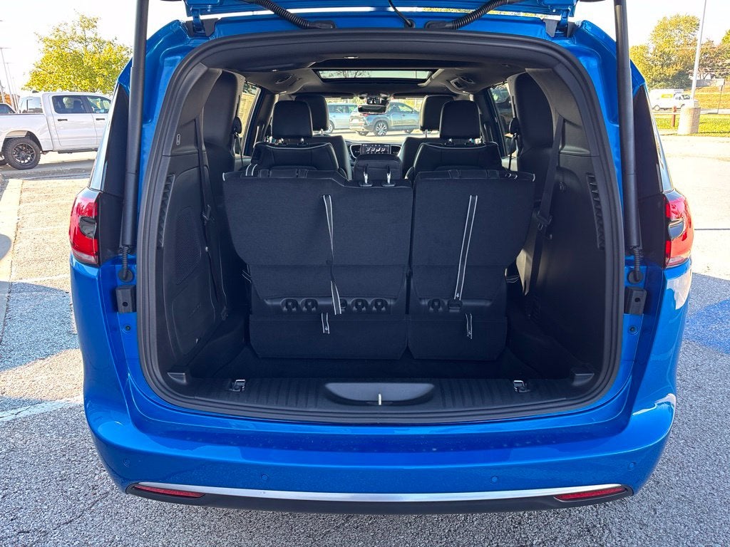 2027 Chrysler Pacifica PACIFICA LIMITED