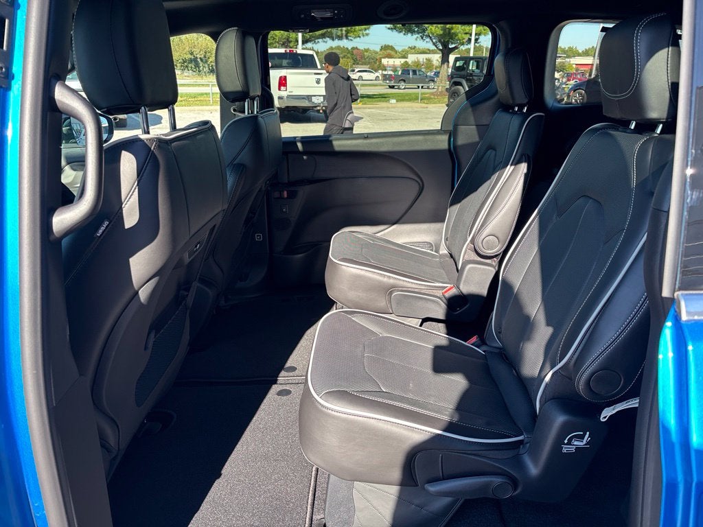 2027 Chrysler Pacifica PACIFICA LIMITED