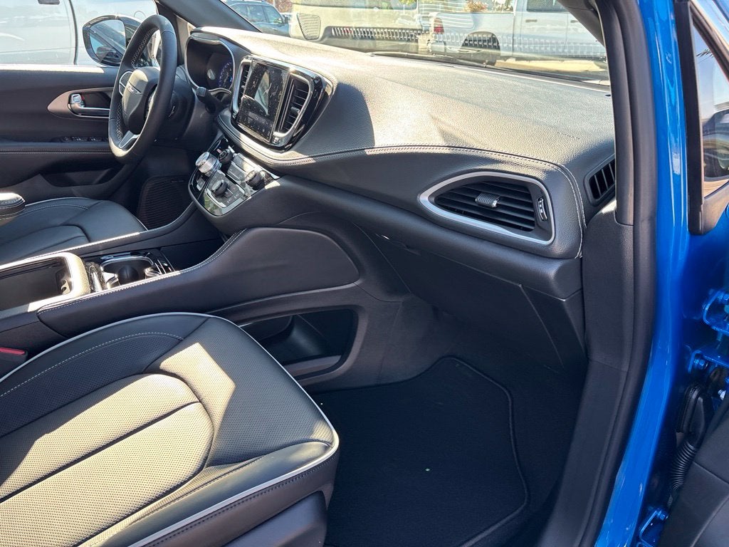 2027 Chrysler Pacifica PACIFICA LIMITED